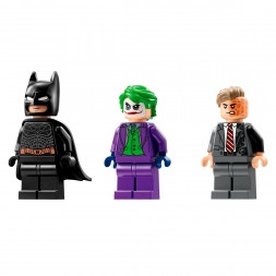 Конструктор LEGO Super Heroes 76303 Тумблер Бэтмена против Двуликого и Джокера
