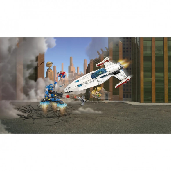 Конструктор LEGO Super Heroes 76028 Вторжение Дарксайда в Москве