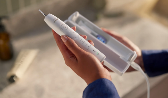 Электрическая зубная щетка Philips Sonicare Series 7100 HX7420/01 (белая) в Москве