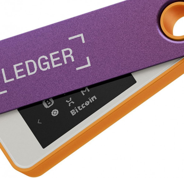 Криптокошелек Ledger Nano S Plus 1 шт., Retro Gaming в Москве