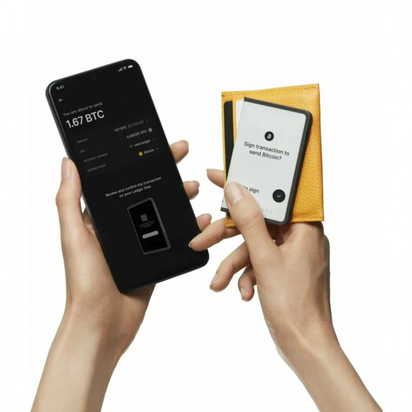 Аппаратный криптокошелек Ledger Stax + чехол Magnet Shell в Москве